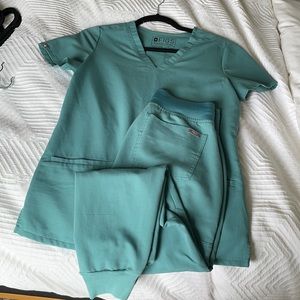 Hydro Green XXS Casma top and XXS/P Zamora jogger